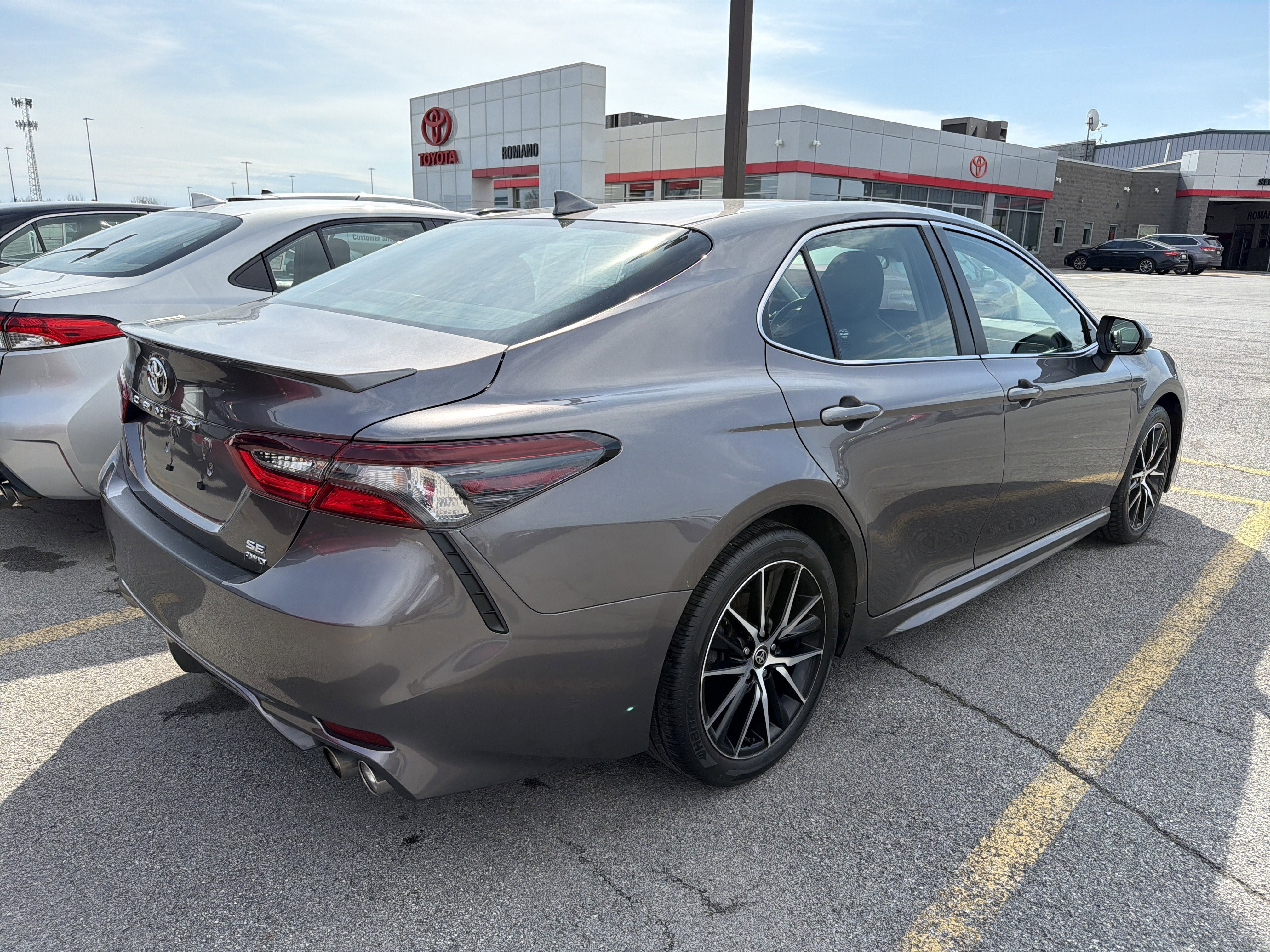 Used 2024 Toyota Camry SE AWD/4WD image 7