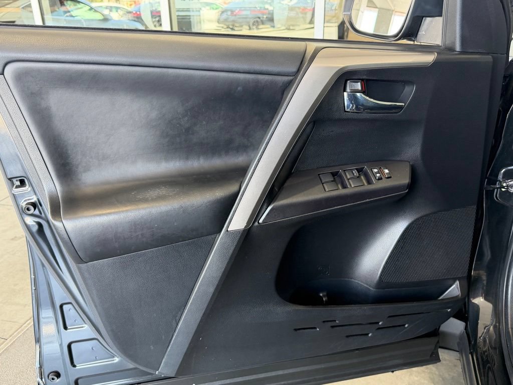 Certified 2018 Toyota RAV4 XLE w/ Convenience Package AWD/4WD image 18