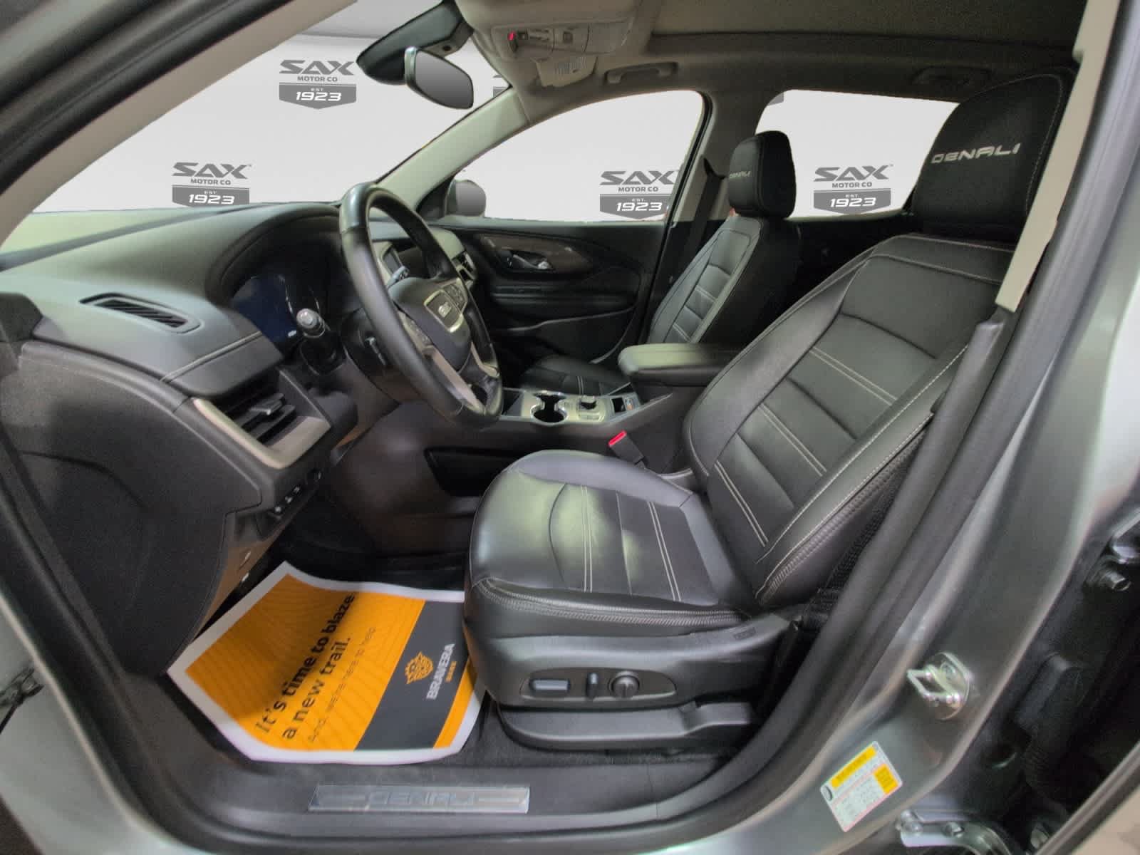 Used 2024 GMC Terrain Denali w/ Denali Premium Package AWD/4WD image 9