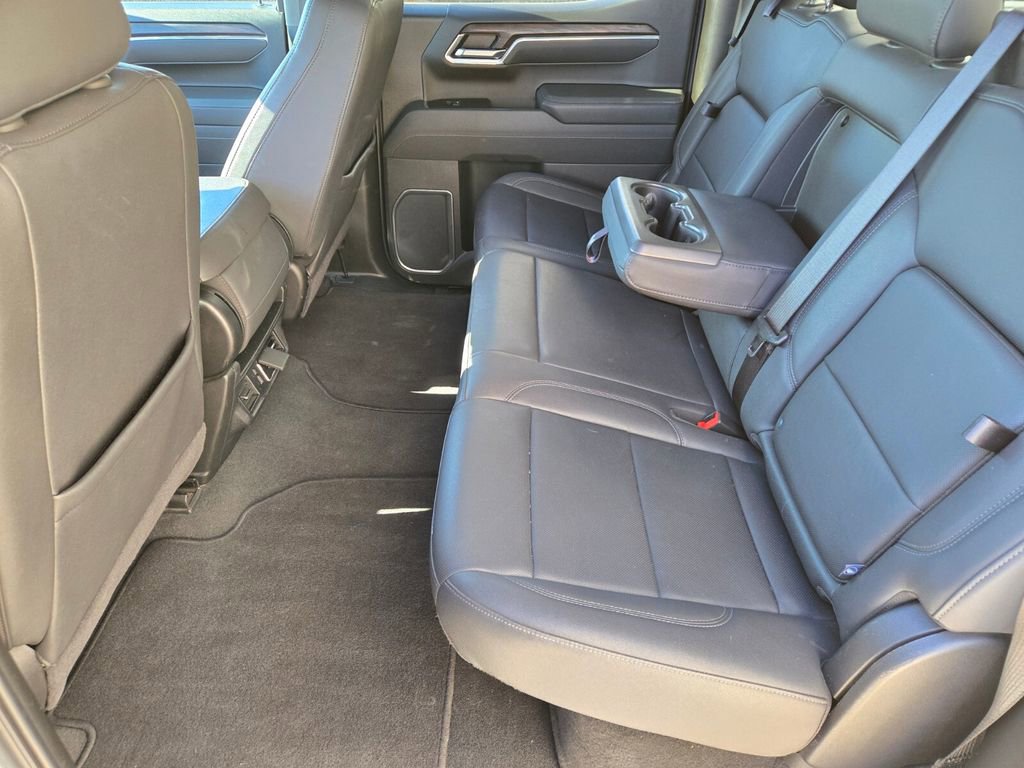 Used 2025 GMC Sierra 1500 SLT image 7