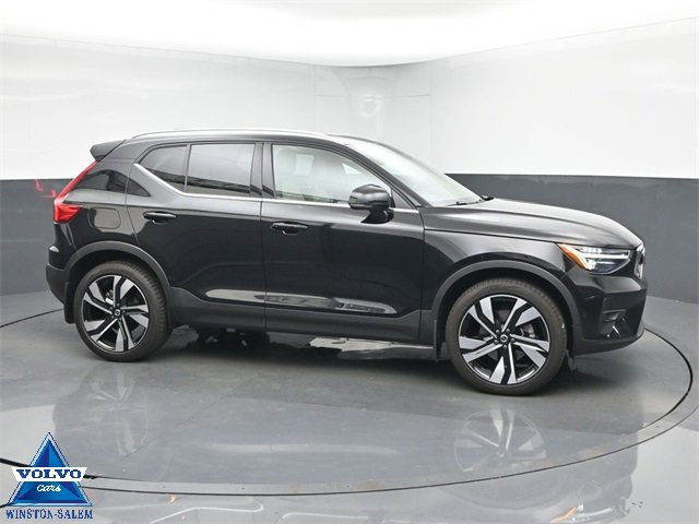 Used 2024 Volvo XC40 B5 Plus w/ Protection Package Premier