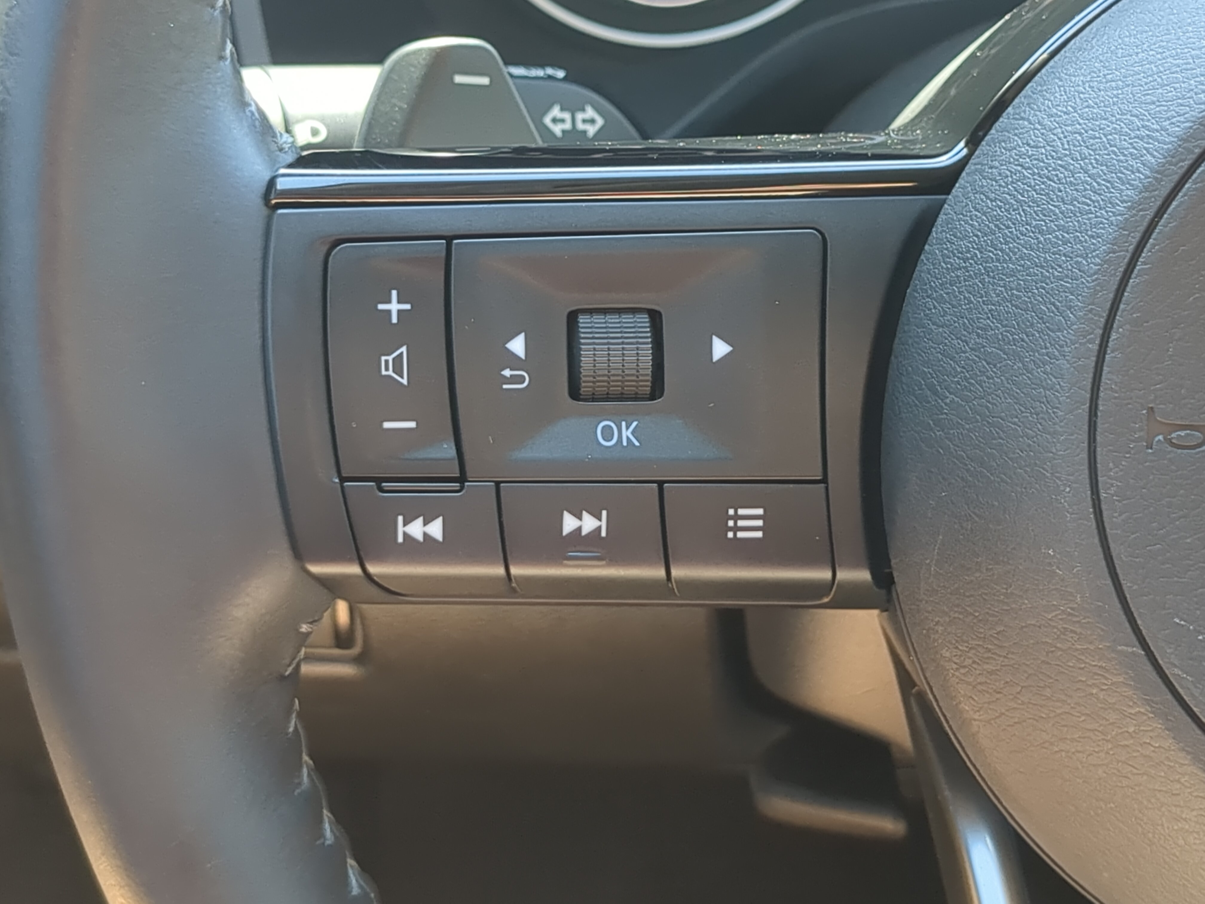 Used 2021 Nissan Rogue SV w/ Premium Package FWD image 23