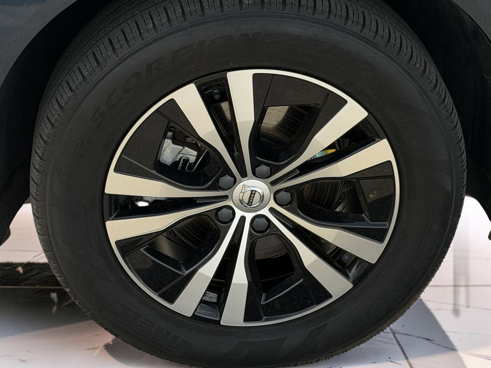 Used 2023 Volvo XC60 B5 Core AWD/4WD image 5