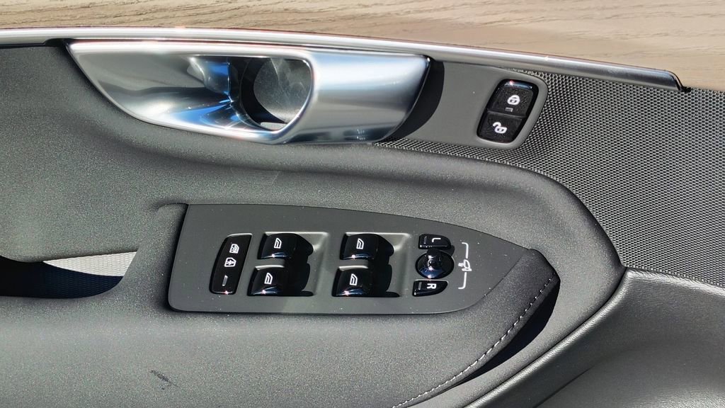 New 2026 Volvo XC90 B6 Plus image 10