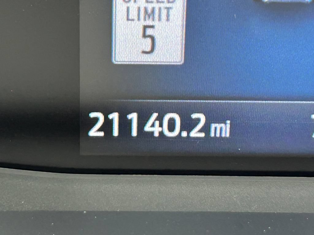 Used 2025 Ford Escape ST-Line w/ Tech Pack #1 FWD image 18