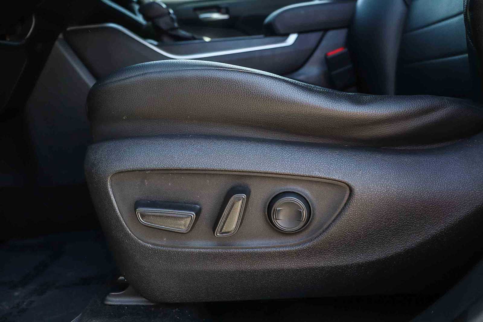 Used 2021 Toyota Highlander XLE image 23