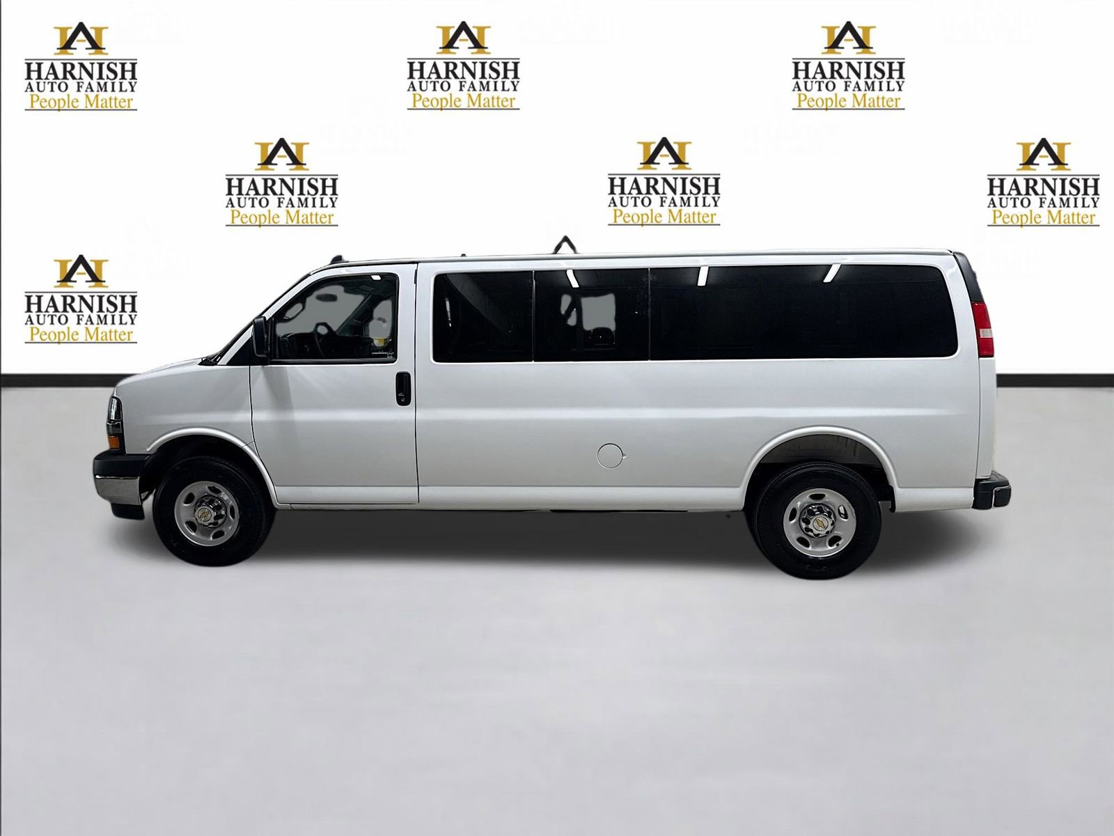 Used 2025 Chevrolet Express 3500 LT w/ LT Preferred Equipment Group RWD image 10