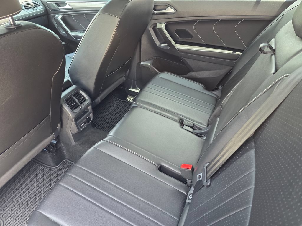 Used 2023 Volkswagen Tiguan SE R-Line FWD image 26
