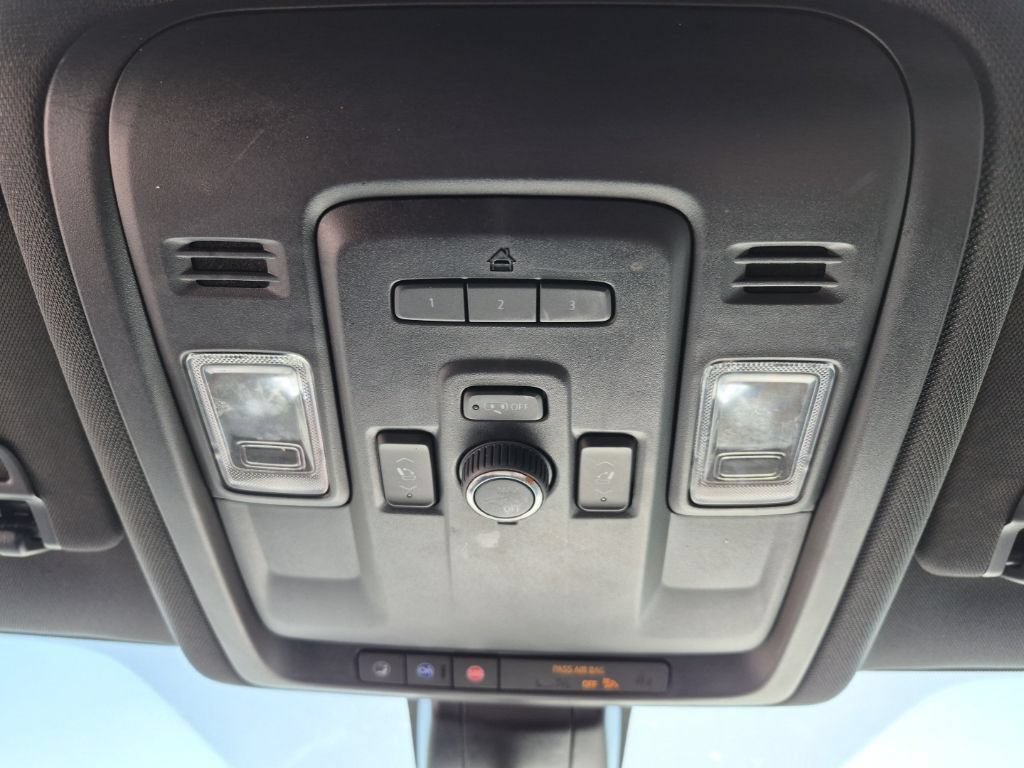 Used 2022 Chevrolet Suburban RST w/ Luxury Package RWD image 41