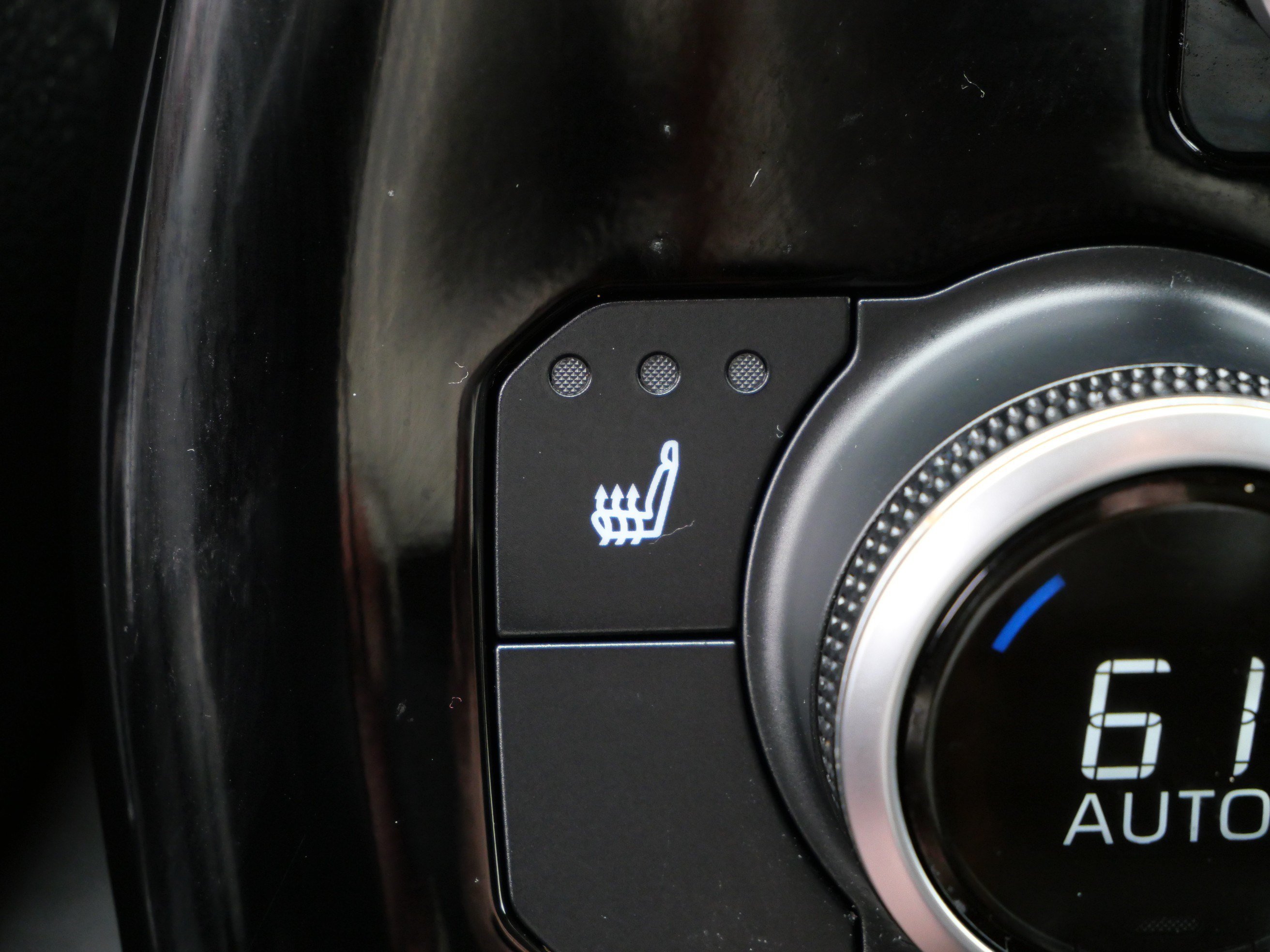 Used 2021 Toyota Highlander XLE AWD/4WD image 32