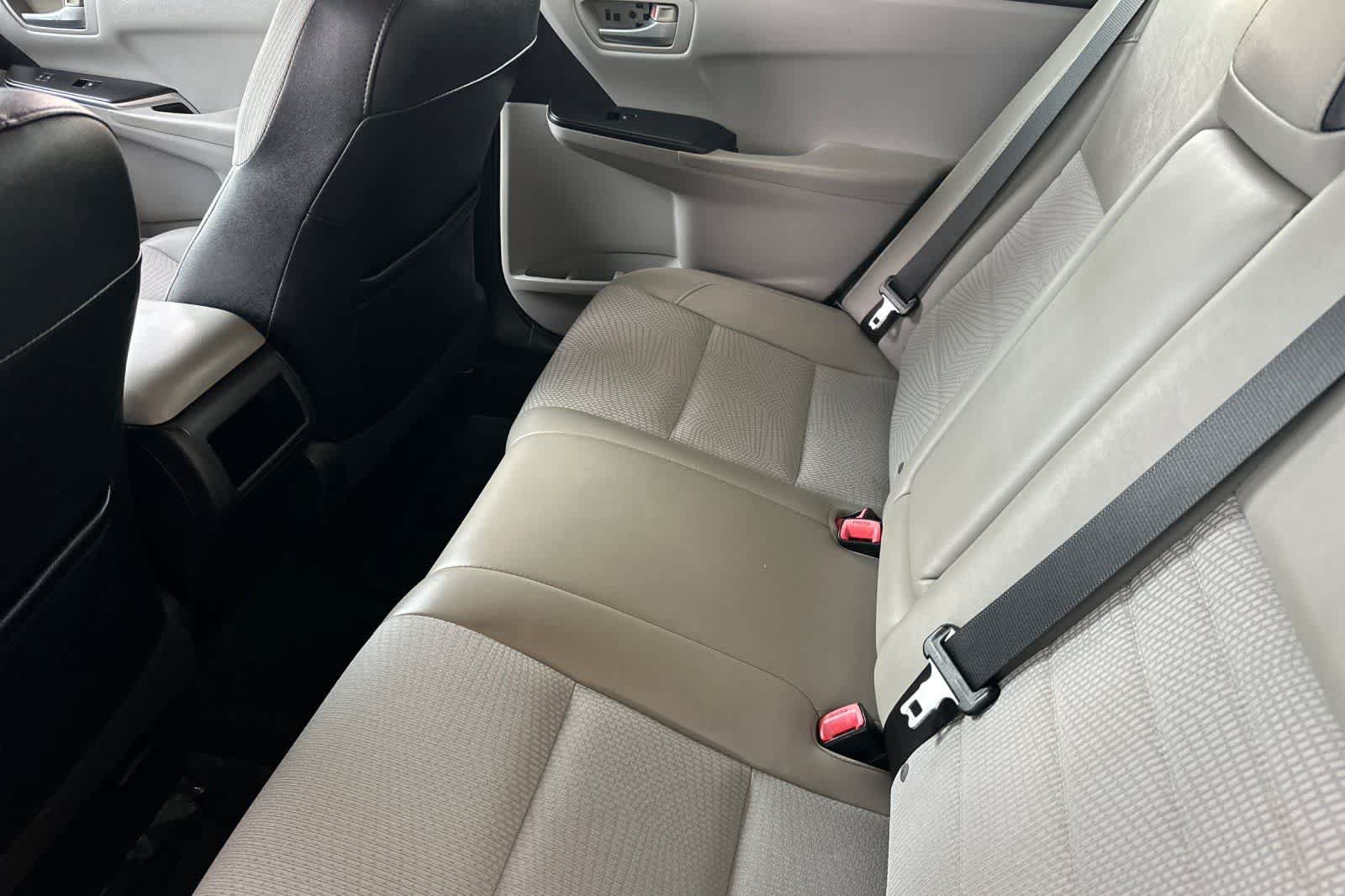 Used 2016 Toyota Camry SE FWD image 5