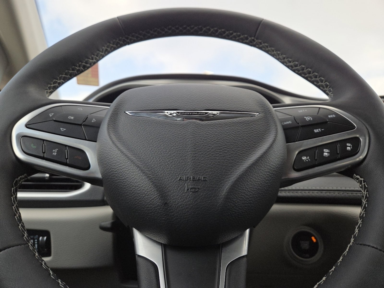 Used 2024 Chrysler Pacifica Touring-L image 26