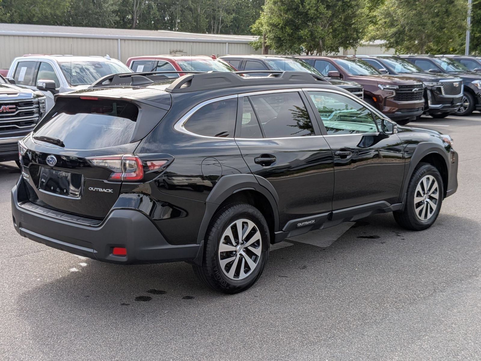Used 2024 Subaru Outback Premium AWD/4WD image 3