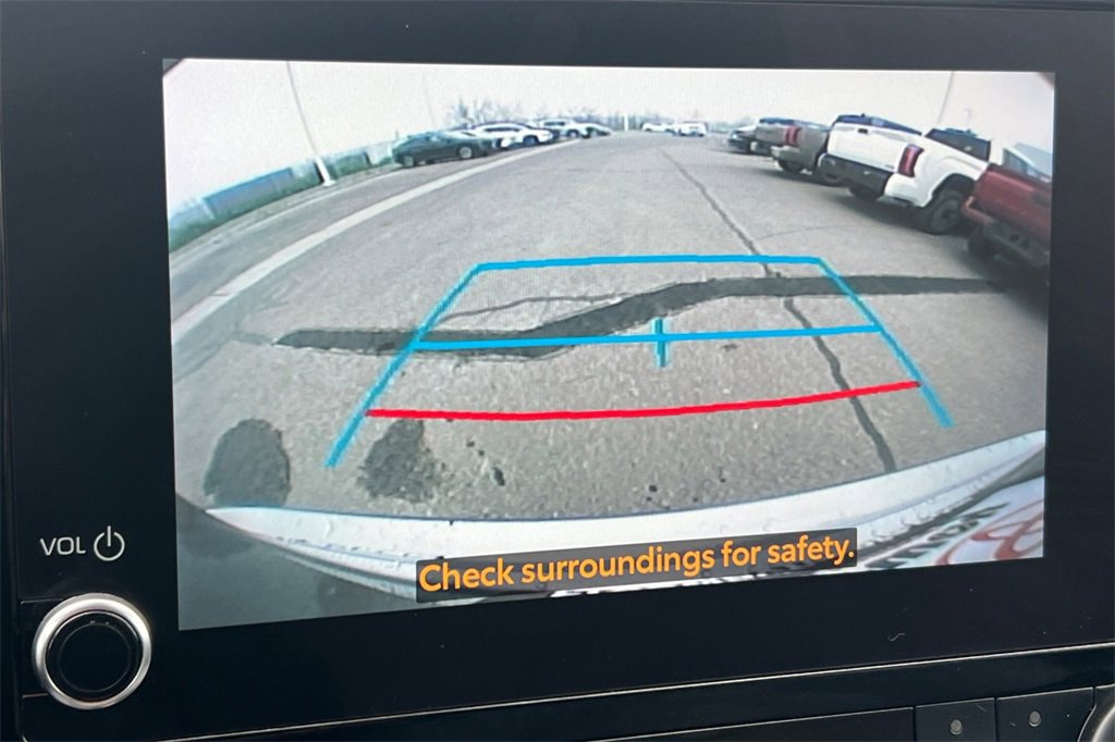 Certified 2023 Toyota Highlander L image 21