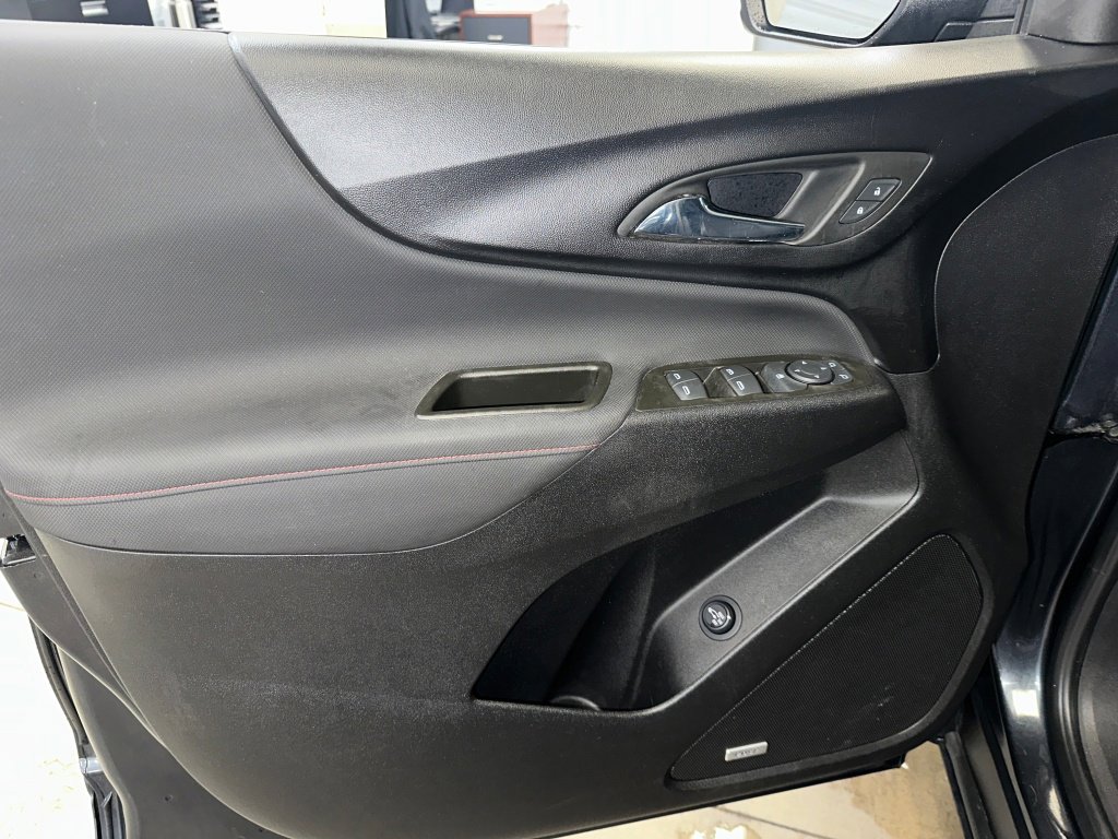 Used 2023 Chevrolet Equinox RS w/ RS Leather Package image 4
