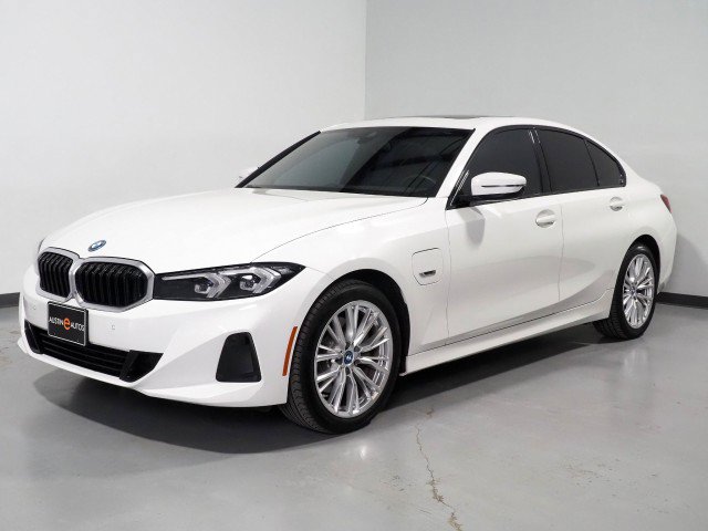 Used 2023 BMW 330e w/ Premium Package image 10