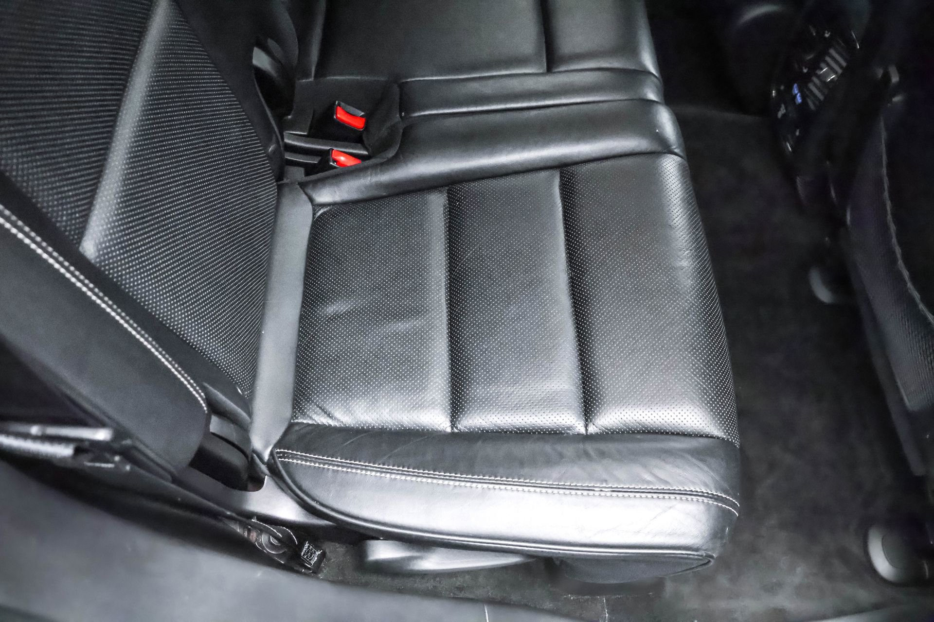 Used 2015 Jeep Grand Cherokee Overland w/ Advanced Technology Group image 33