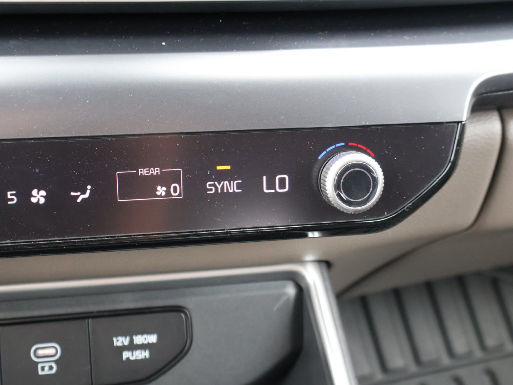 New 2025 Kia Carnival FWD image 27
