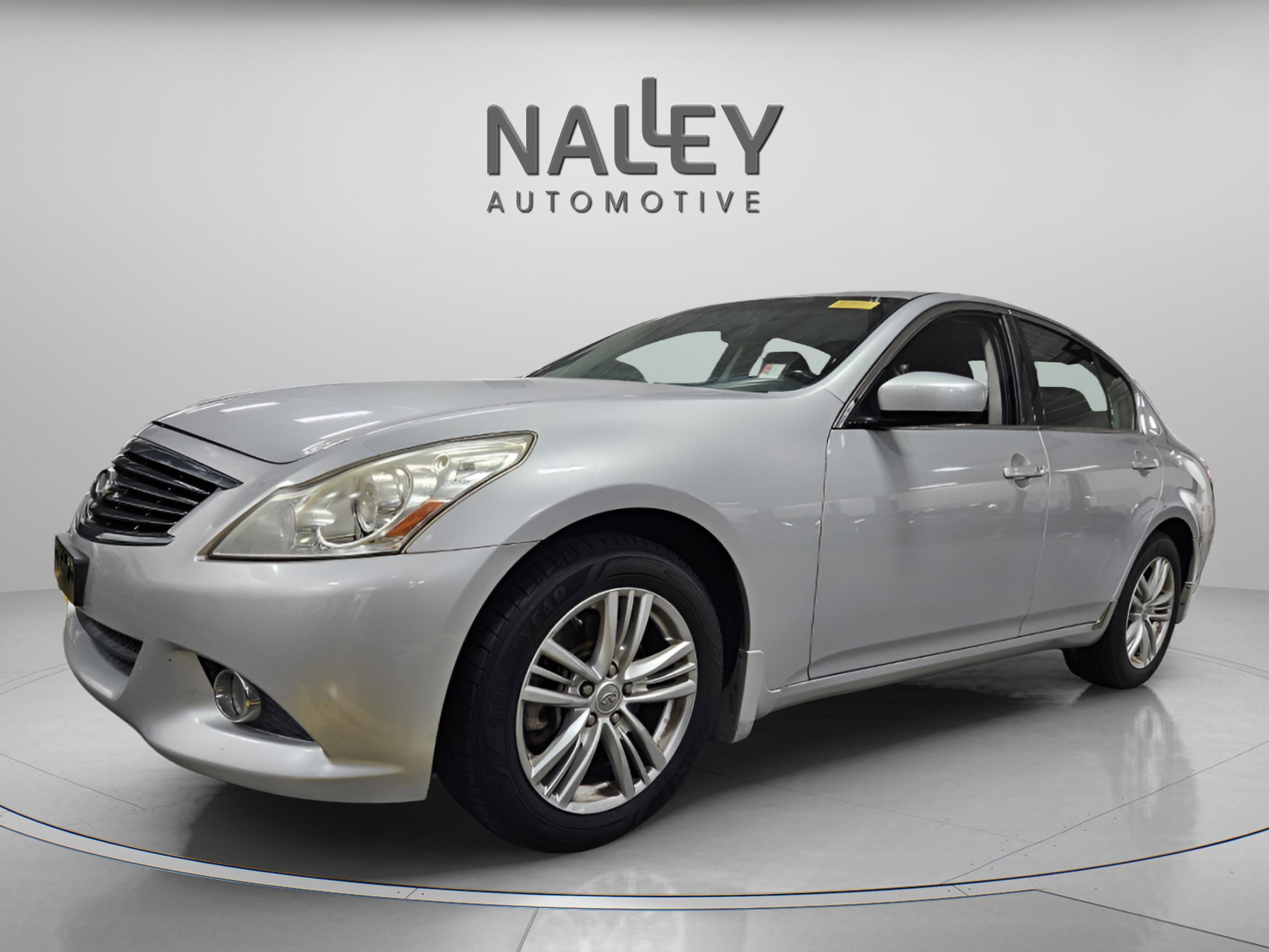 Used 2013 INFINITI G37 x w/ Premium Pkg