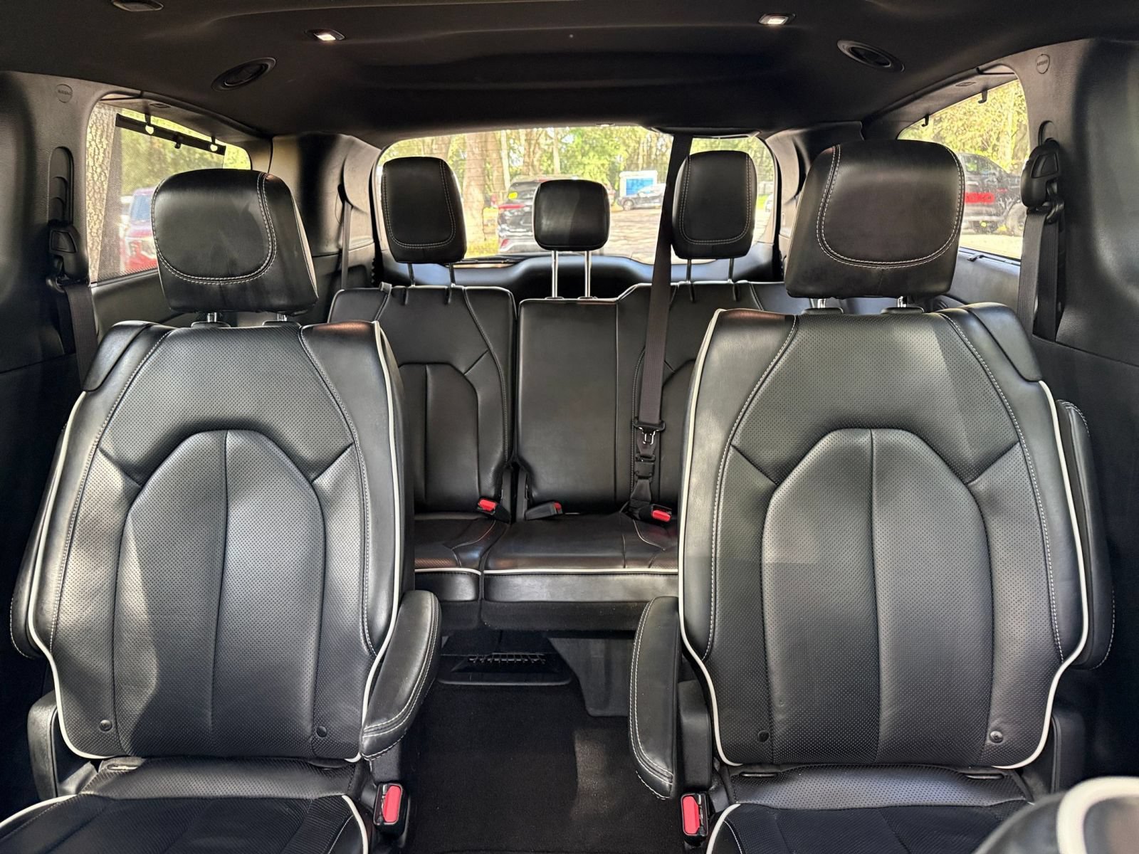 Used 2025 Chrysler Pacifica Limited FWD image 39