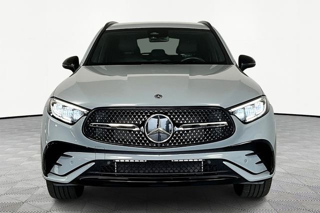 Used 2025 Mercedes-Benz GLC 300 4MATIC image 3