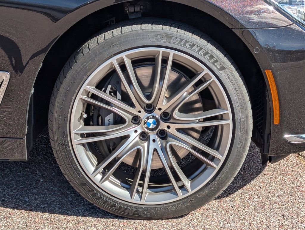 Used 2016 BMW 750i xDrive image 10