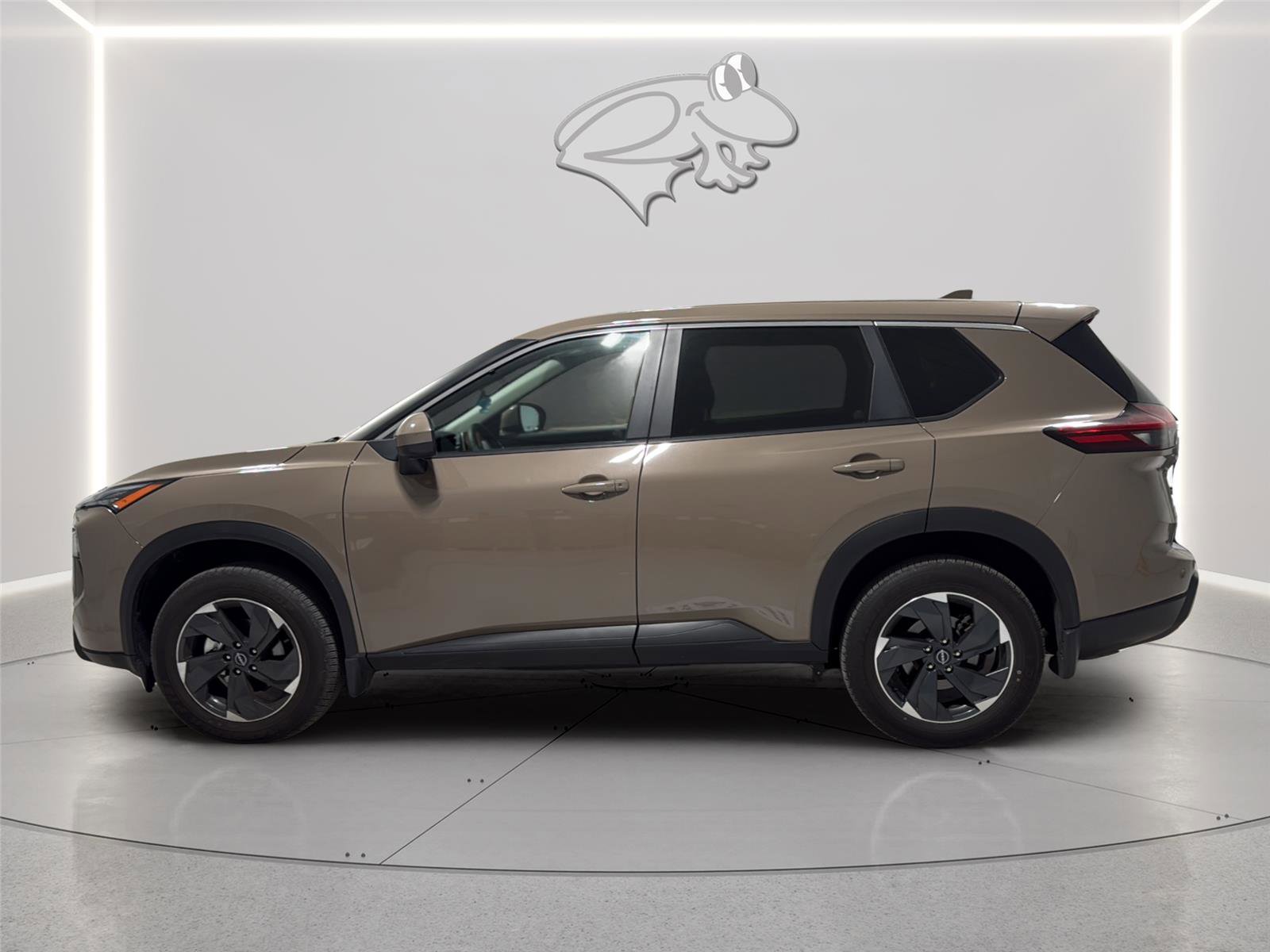 Used 2025 Nissan Rogue SV AWD/4WD image 2
