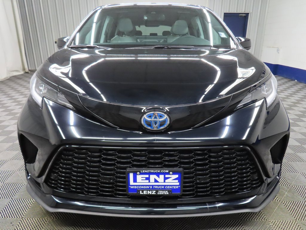 Used 2025 Toyota Sienna XSE image 39