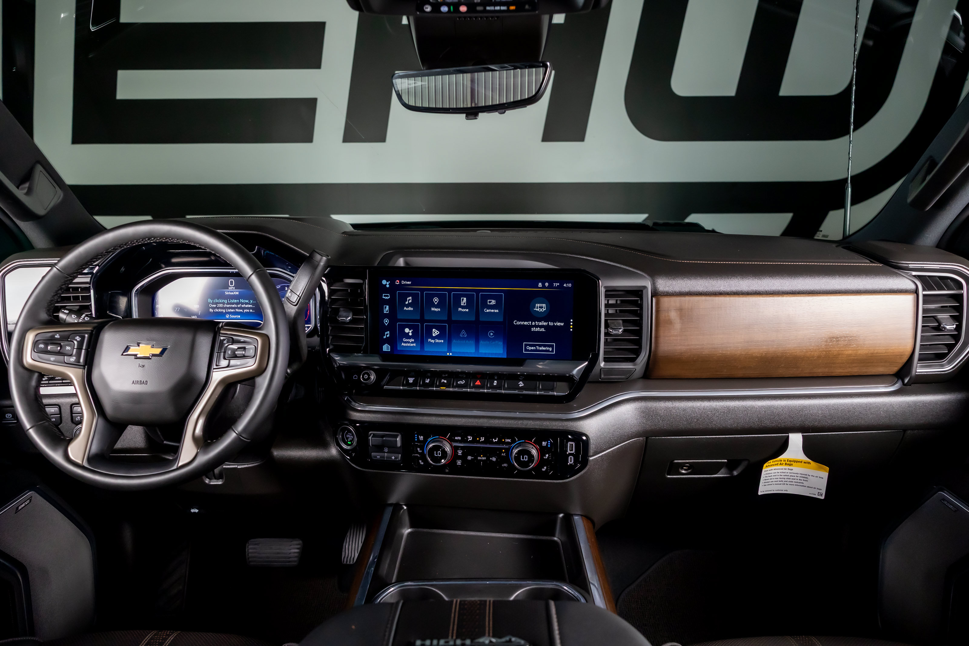 Used 2024 Chevrolet Silverado 2500 High Country w/ High Country Premium Package AWD/4WD image 3