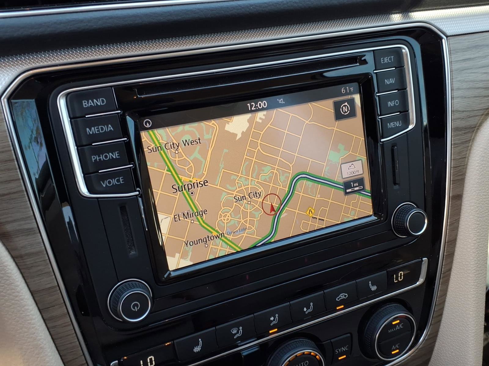 Used 2016 Volkswagen Passat 1.8T SEL Premium image 29