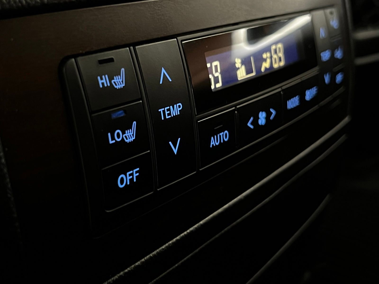 Used 2018 Toyota Land Cruiser w/ Four Season Floor Mat Package AWD/4WD image 28