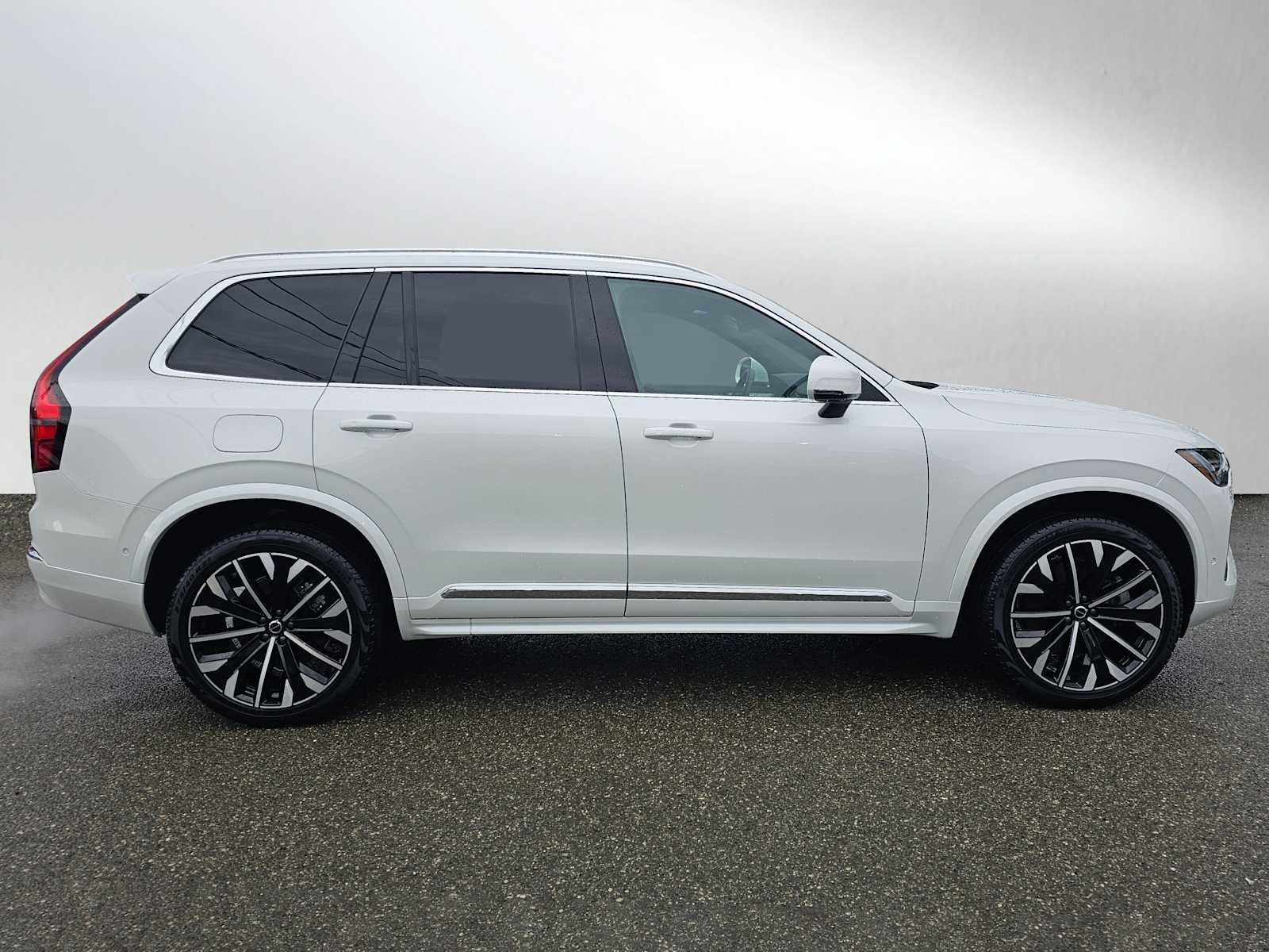 Certified 2025 Volvo XC90 T8 Ultra image 2