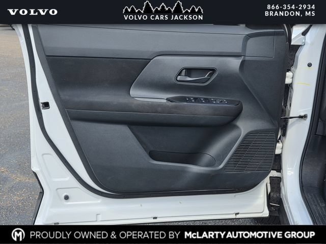 Used 2025 Nissan Kicks S w/ Charging Package FWD image 16