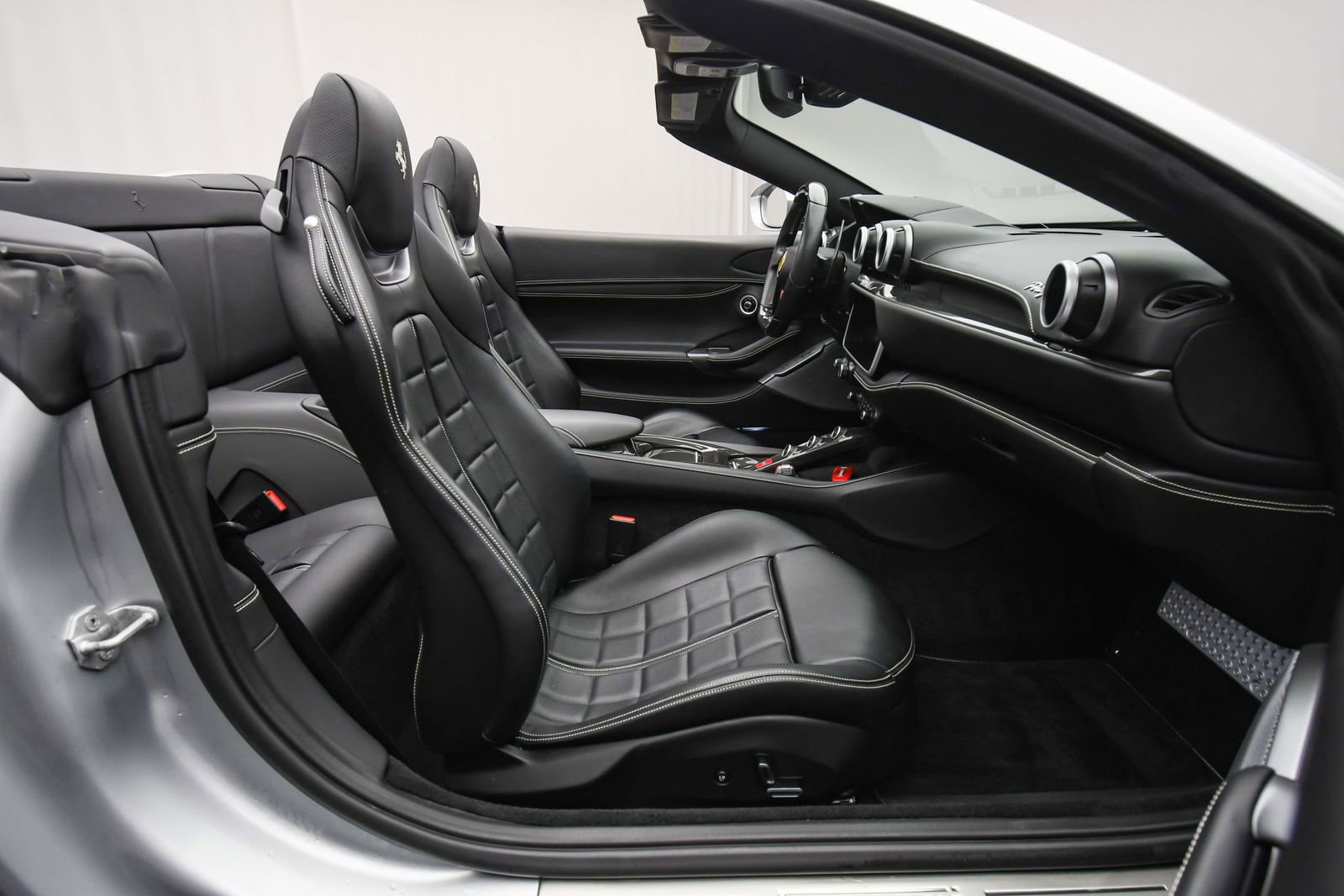 Used 2019 Ferrari Portofino image 55