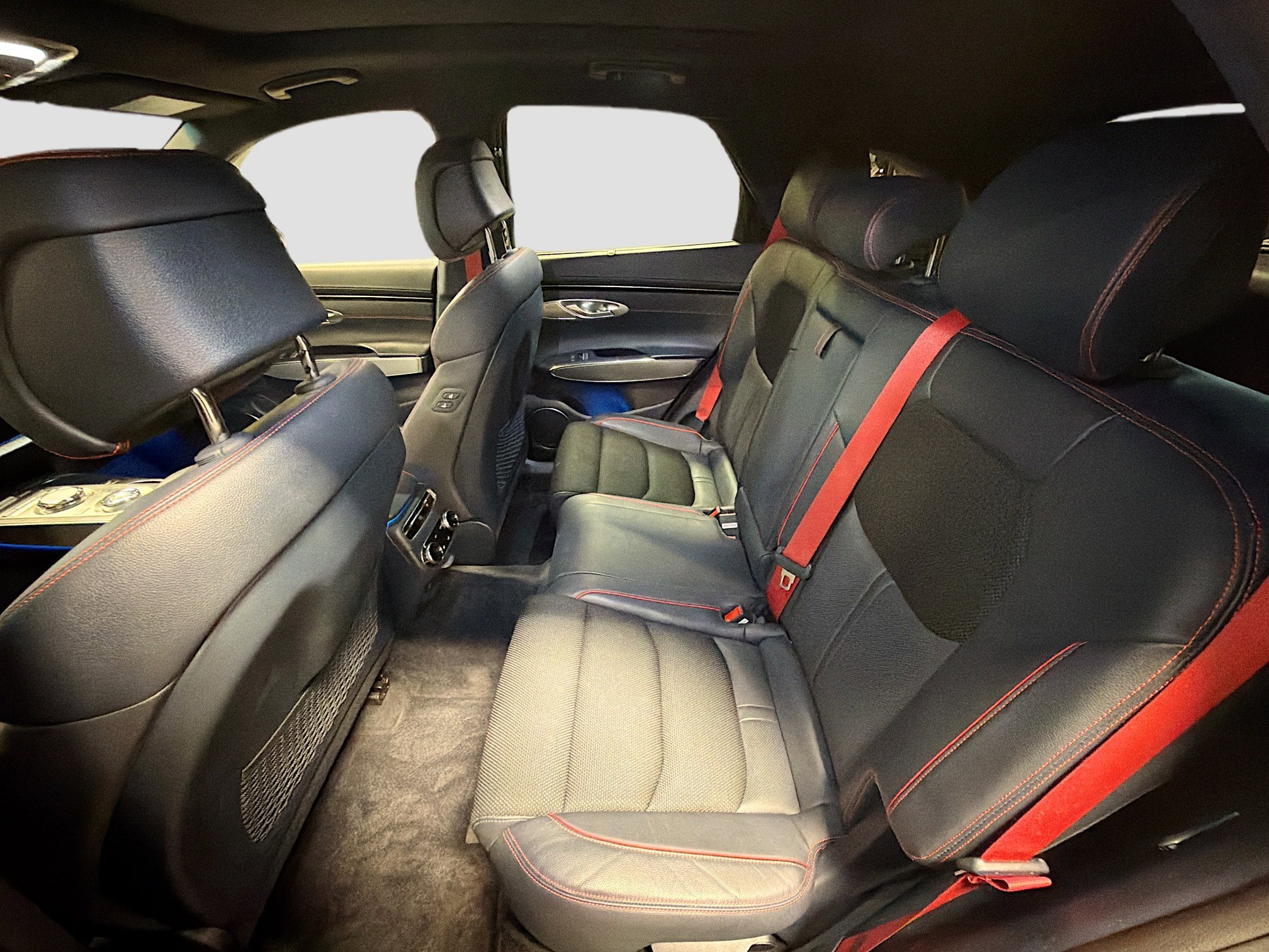 Used 2023 Genesis GV70 2.5T w/ Sport Prestige Package image 29