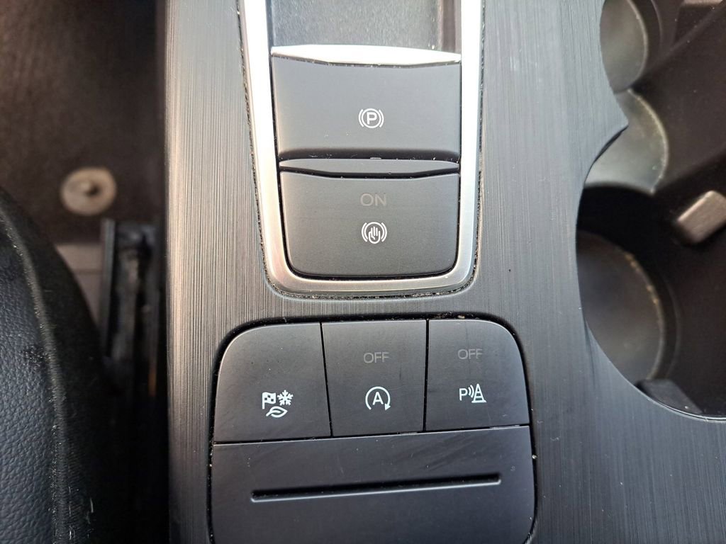 Used 2022 Ford Escape Titanium image 34