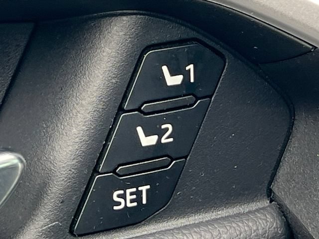 Used 2022 Toyota RAV4 Limited AWD/4WD image 17