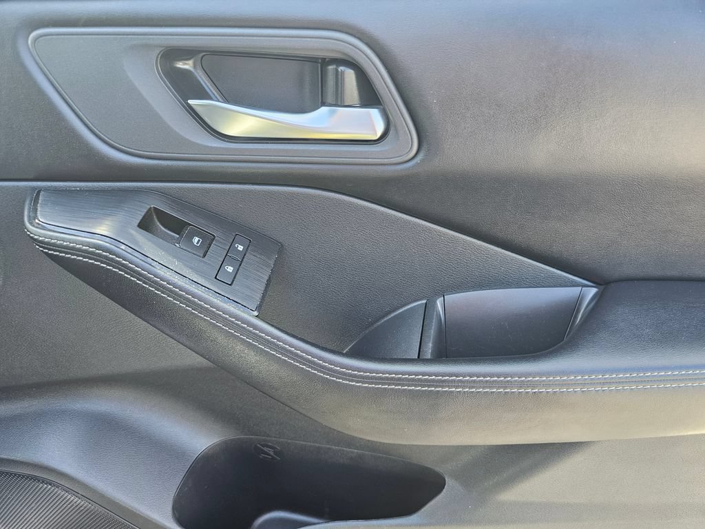 Used 2024 Nissan Rogue SV FWD image 12