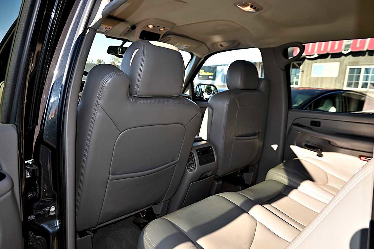 Used 2004 Chevrolet Silverado 2500 LT w/ Skid Plate Package image 12