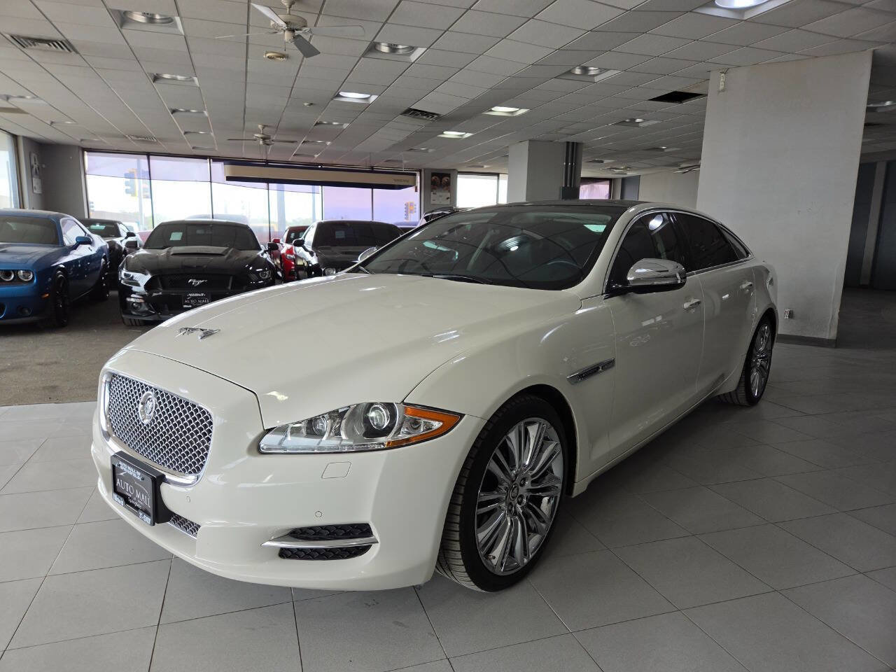 Used 2011 Jaguar XJ L Supercharged RWD image 3