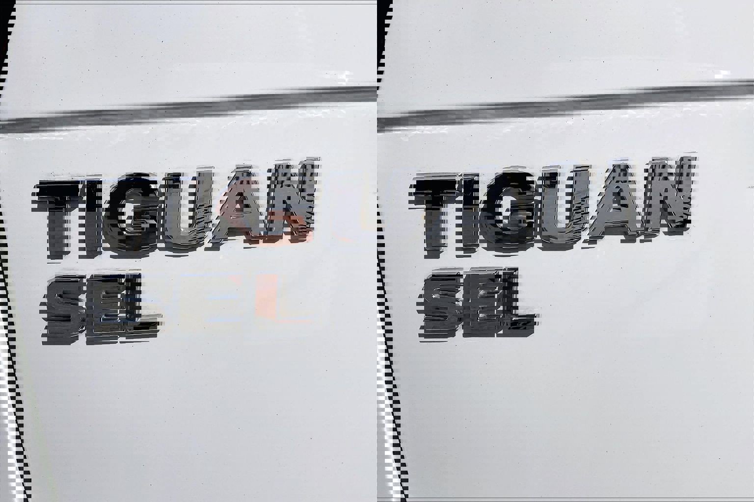 Used 2018 Volkswagen Tiguan SEL image 31