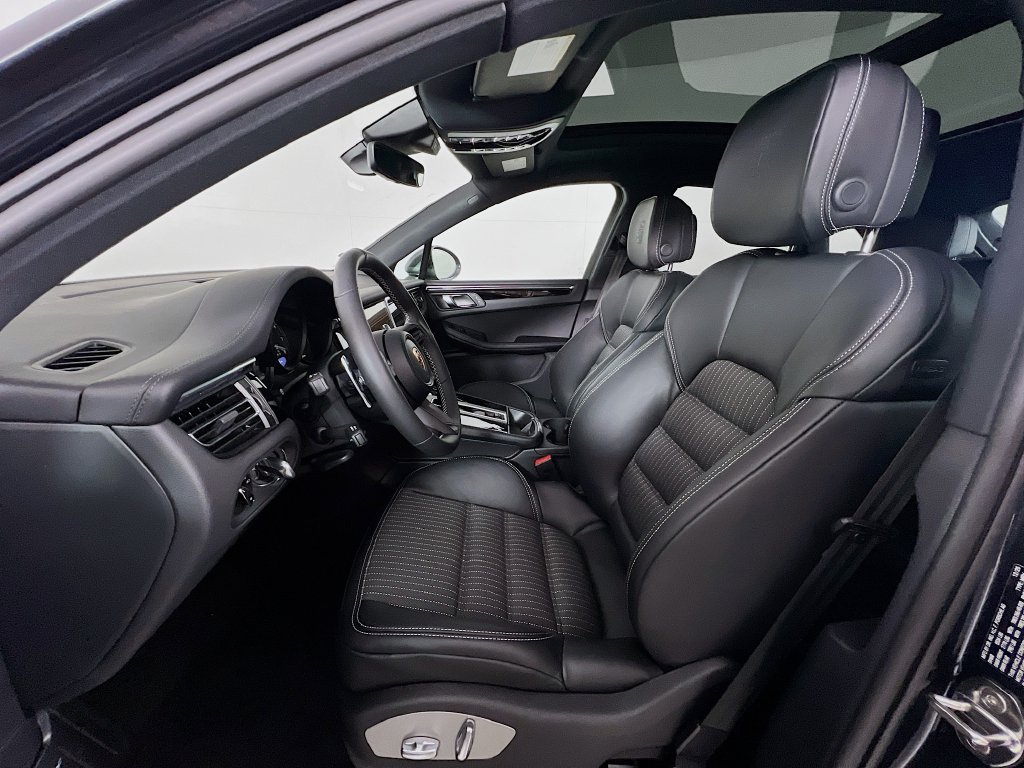 Certified 2026 Porsche Macan Turbo AWD/4WD image 5