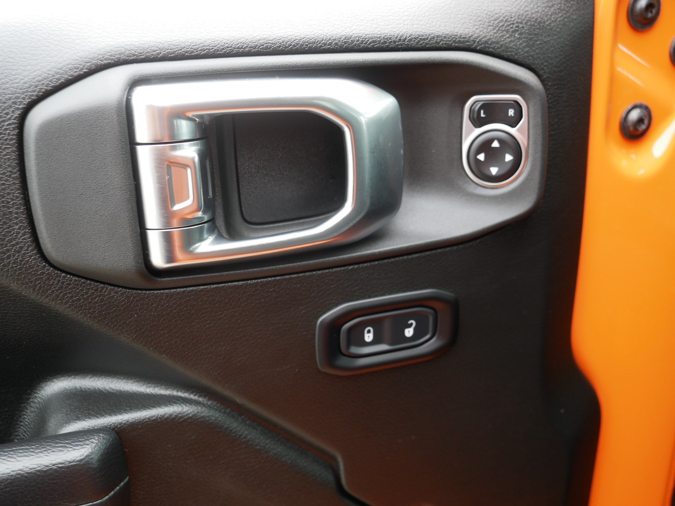 Used 2025 Jeep Gladiator Mojave AWD/4WD image 19