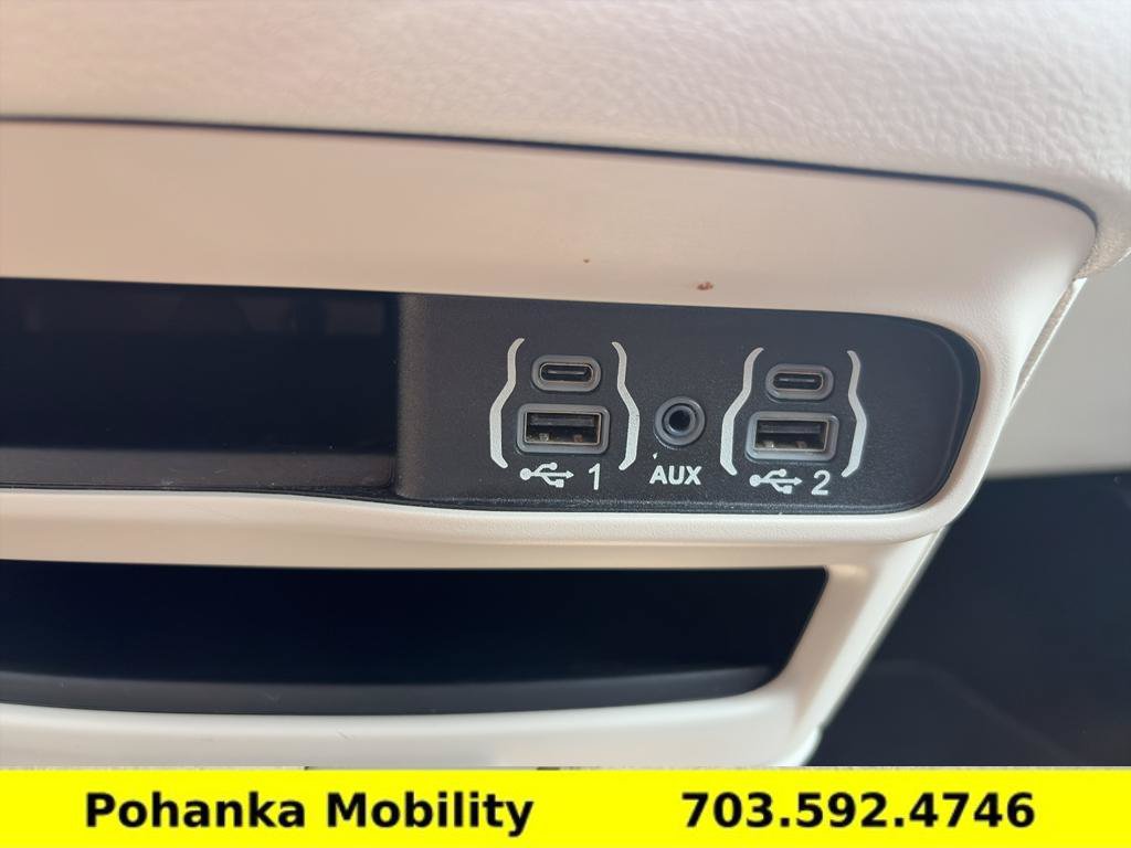 Used 2023 Chrysler Pacifica Touring-L FWD image 20