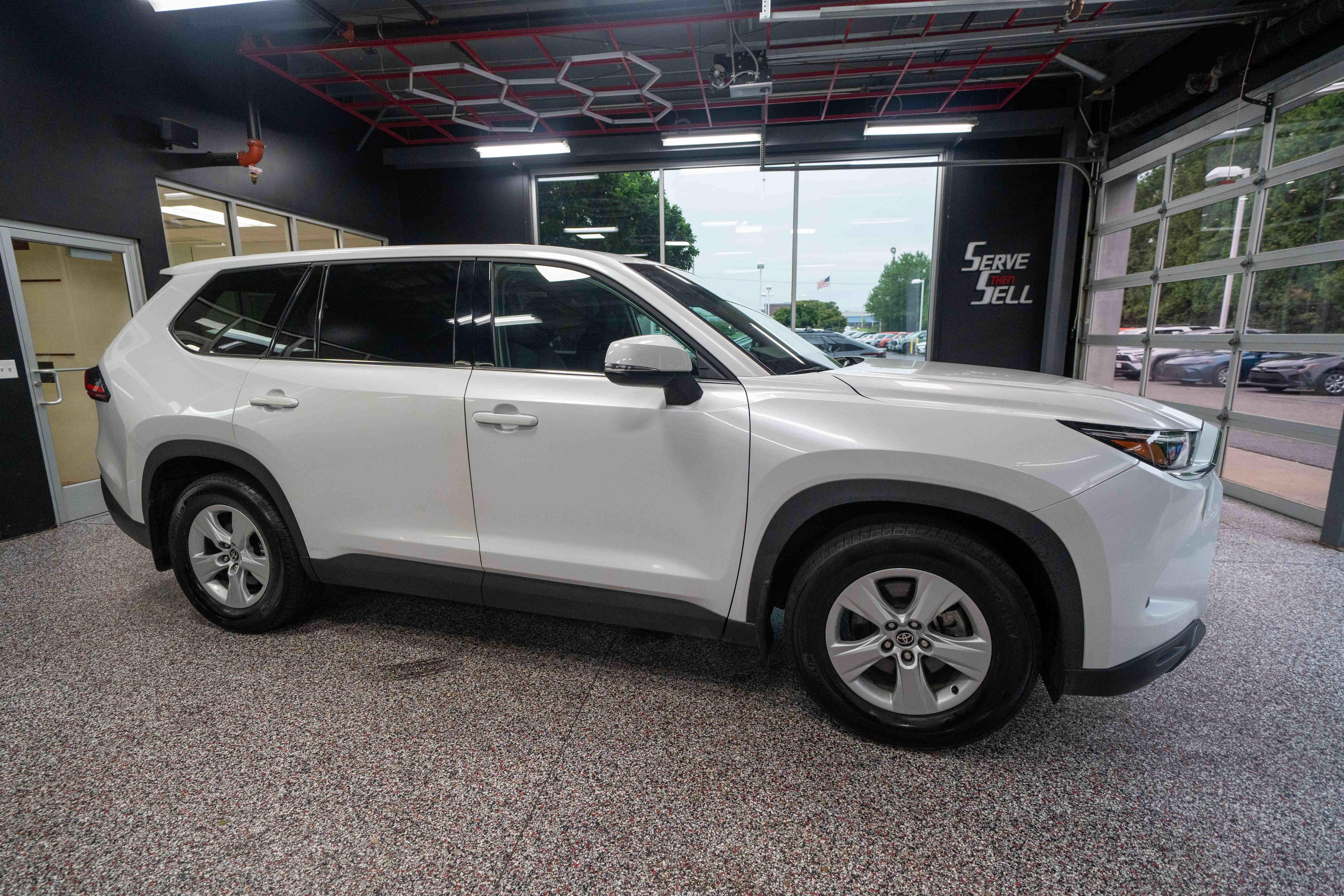 Used 2025 Toyota Grand Highlander AWD Hybrid image 5