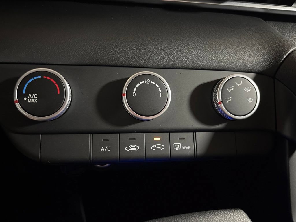 Certified 2025 Hyundai Elantra SE FWD image 20