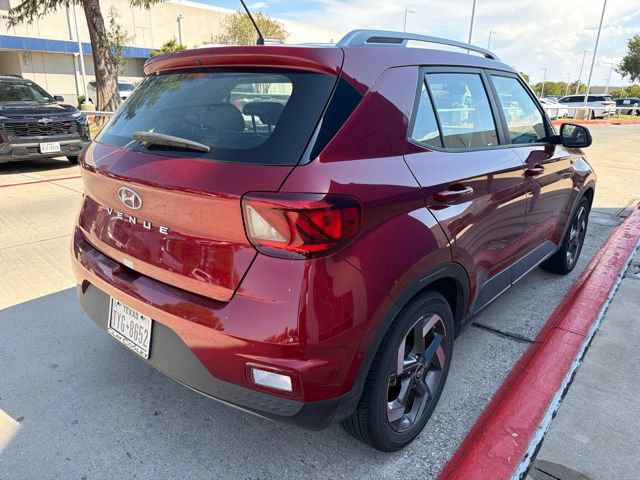 Used 2024 Hyundai Venue SEL FWD image 5