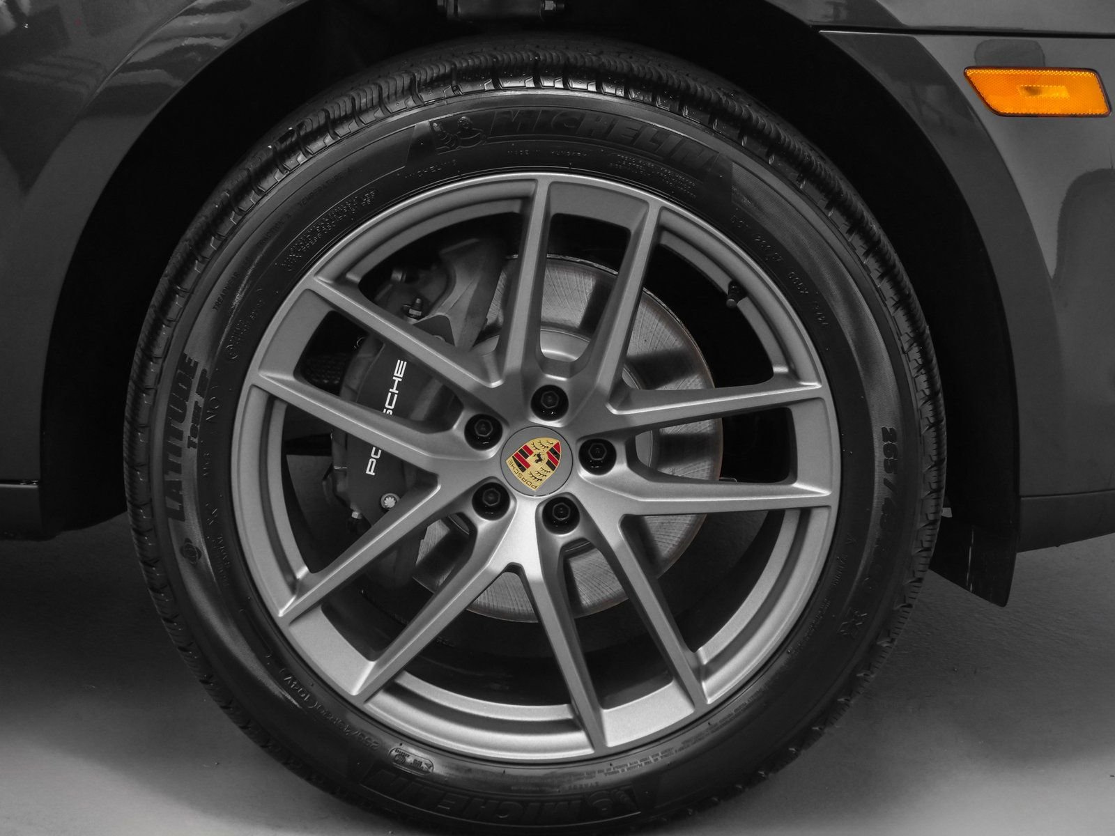 Certified 2025 Porsche Macan AWD/4WD image 13