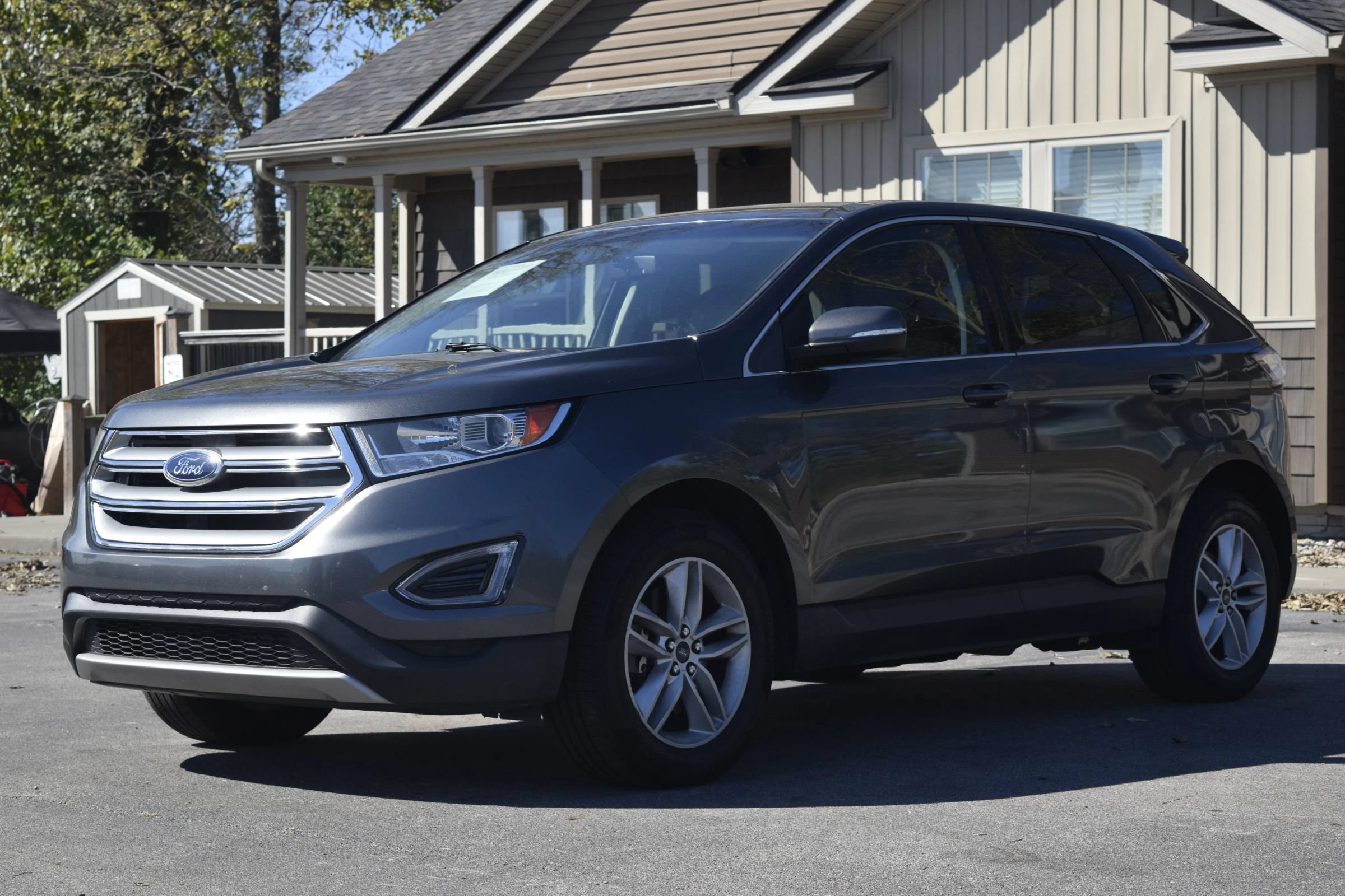 Used 2018 Ford Edge SEL w/ Equipment Group 201A AWD/4WD image 2