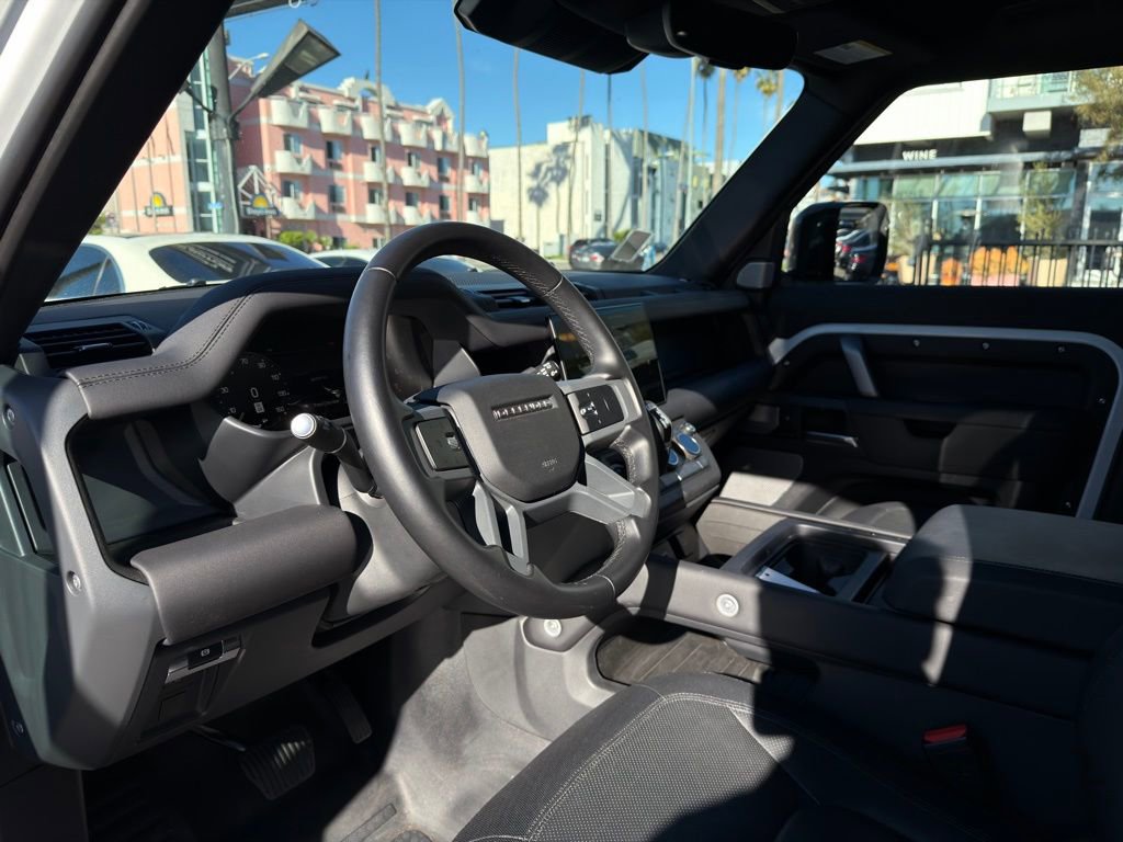 Used 2024 Land Rover Defender 130 X-Dynamic SE image 18